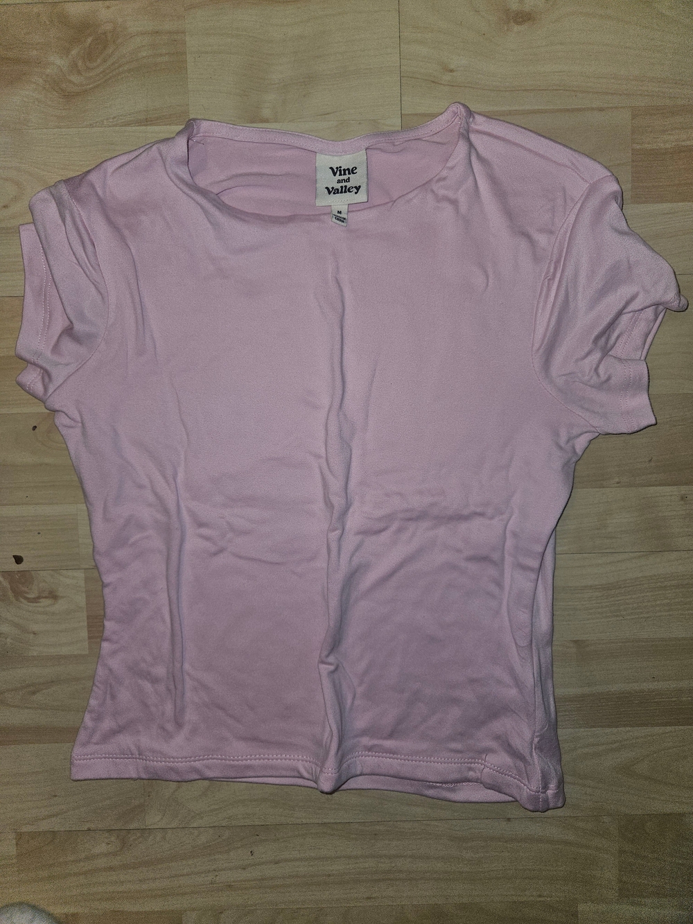 Vine & Valley Women's Short Sleeve Crewneck Tee in Light Pink Med